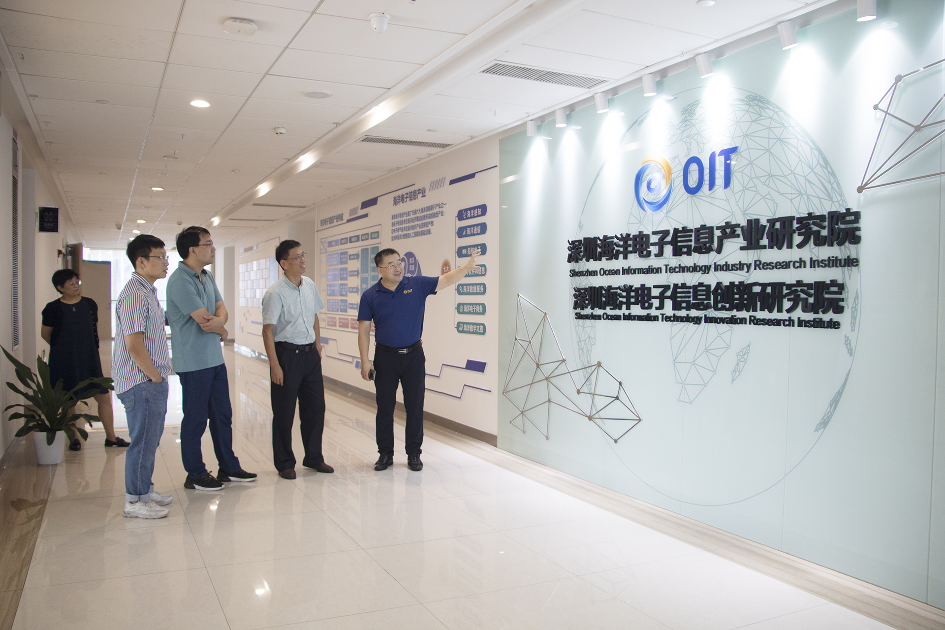 深圳職業技(jì)術(shù)大(dà)學人(rén)工智能學院院長楊金鋒一行(xíng)莅臨産業研究院交流洽談(圖1)