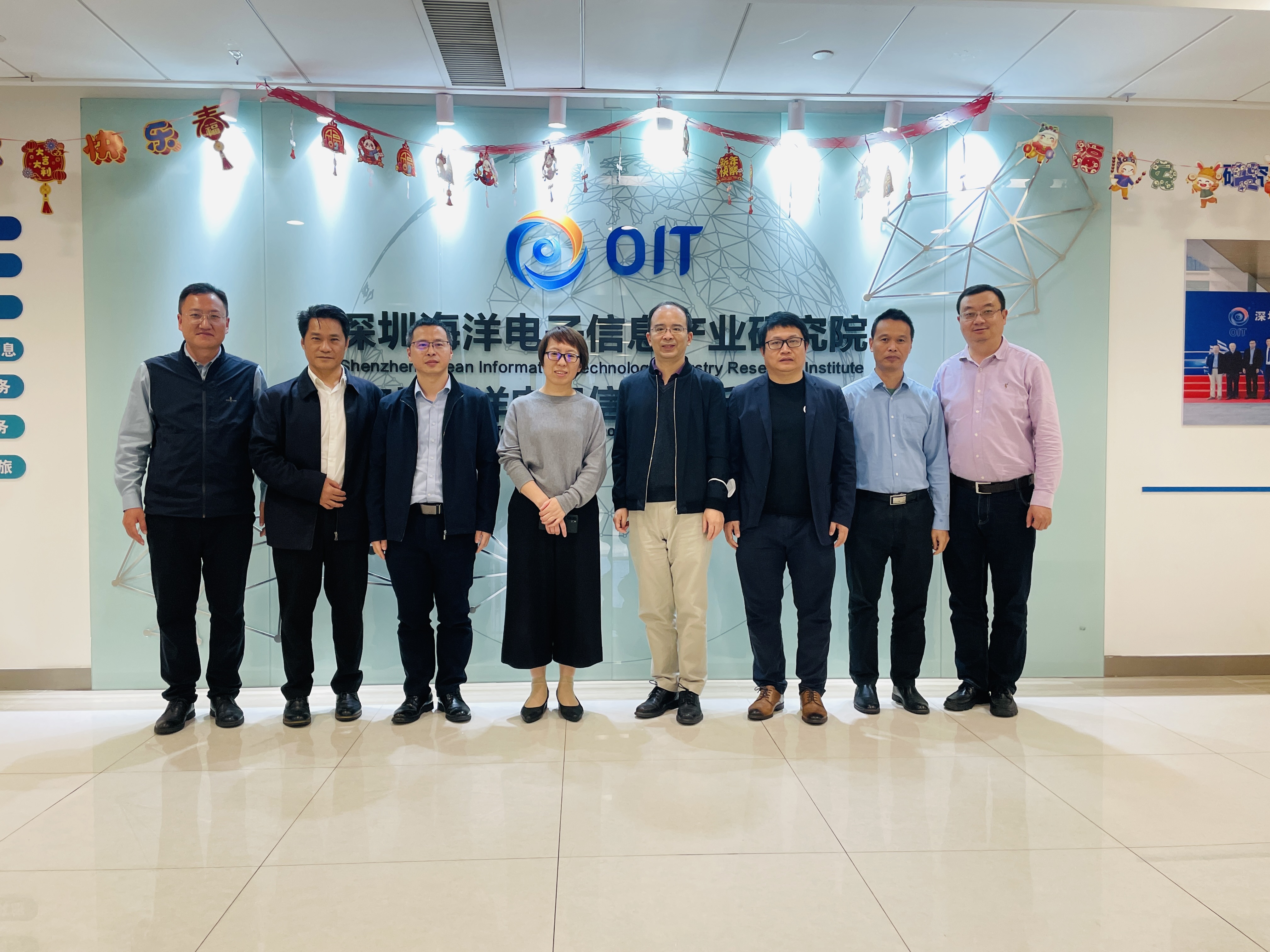 中海油深圳分公司梁衛總領導一行(xíng)莅臨海洋電(diàn)子信息産業研究院考察指導!(圖1) 中海油深圳分公司梁衛總領導一行(xíng)莅臨海洋電(diàn)子信息産業研究院考察指導!(圖1)