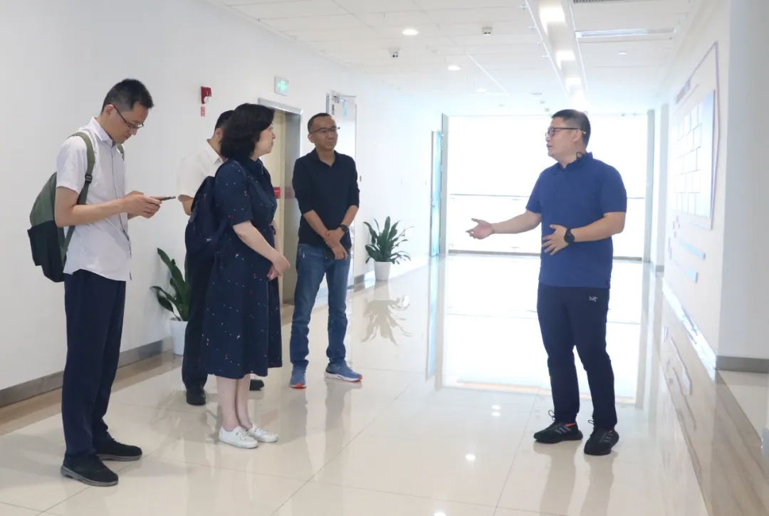 熱烈歡迎上(shàng)海市發展改革研究院黨委書(shū)記馬雅璇一行(xíng)莅臨海洋電(diàn)子信息産業研究院參觀交流(圖1)